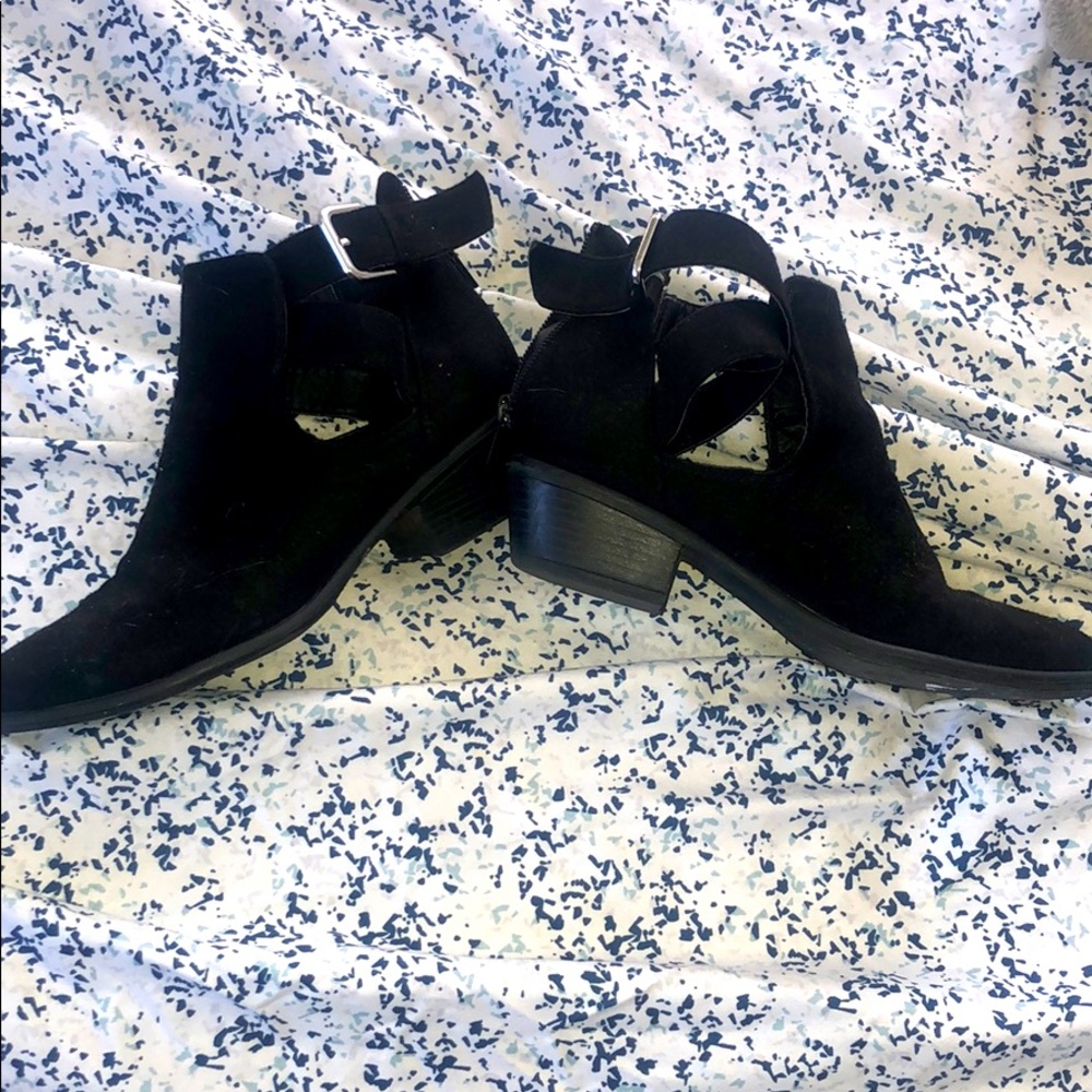 Chic ankle boots